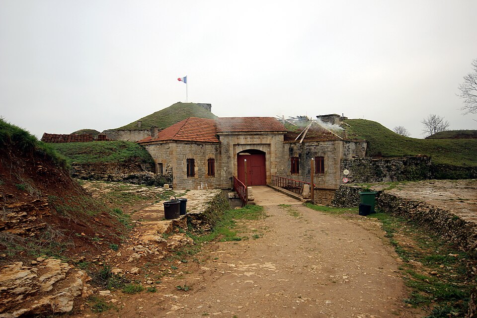 L'entrée du fort de la Pointe de Diamant