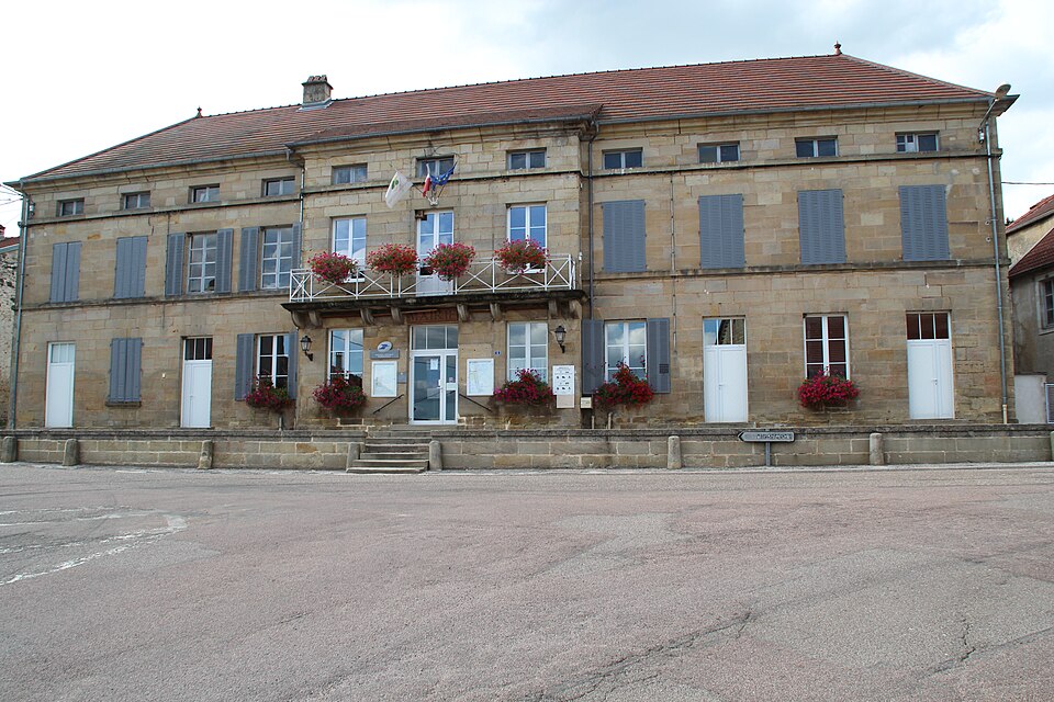 Mairie de Serqueux (Haute — Marne) en 2013