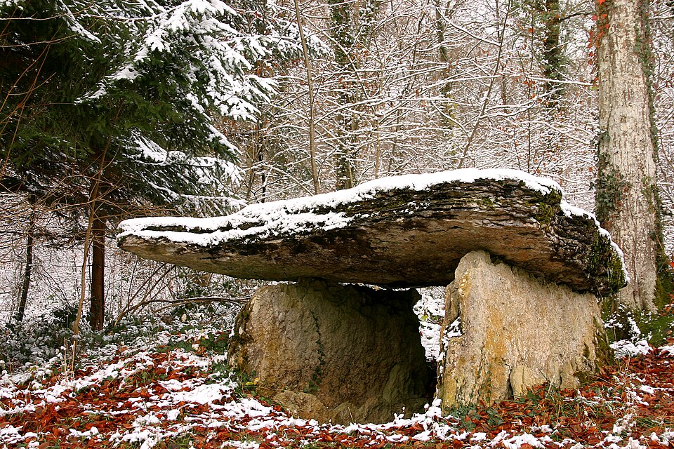 Dolmen de la Pierre Alot — Bois de Lardigny — Vitry — les — Nogent