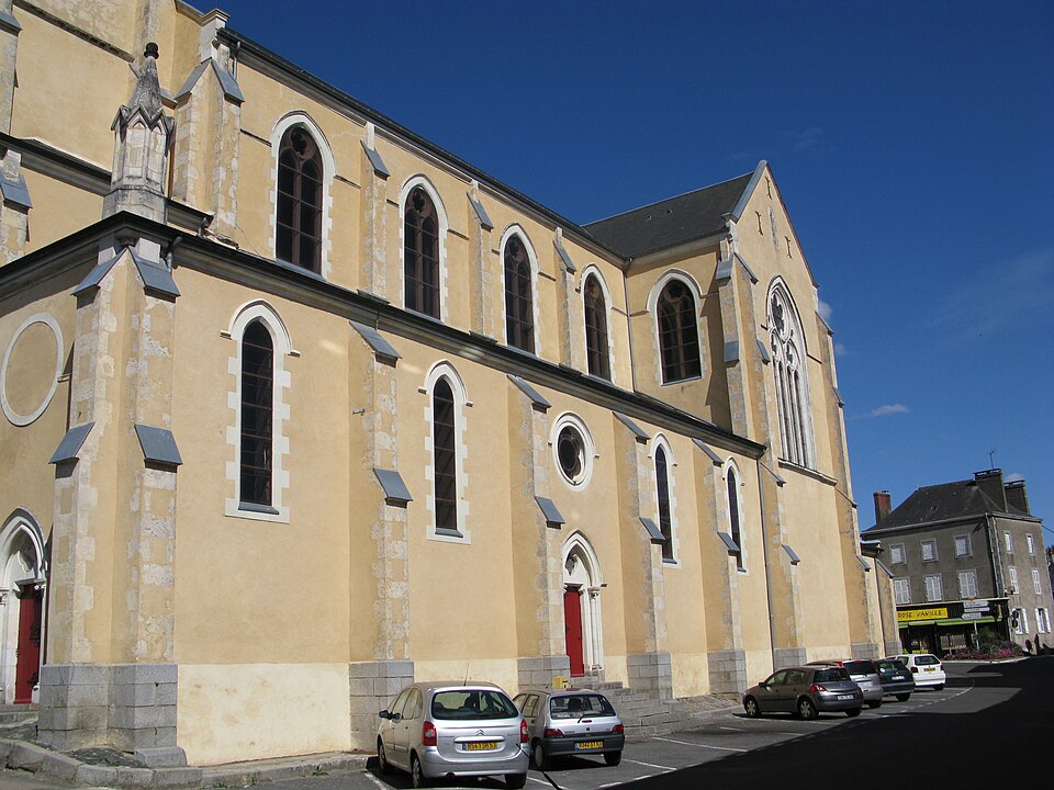 Andouillé — Église (2)