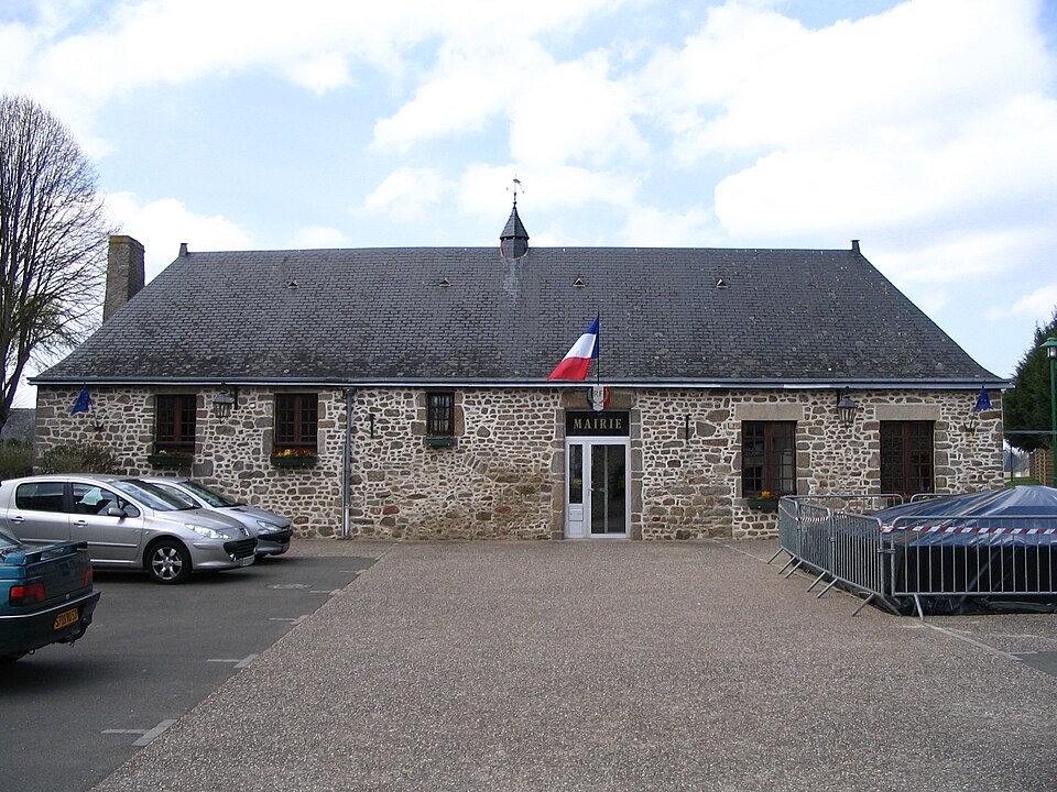 La Bazoge — Montpinçon — Town hall