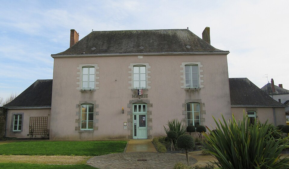 Bazougers Hotel de Ville