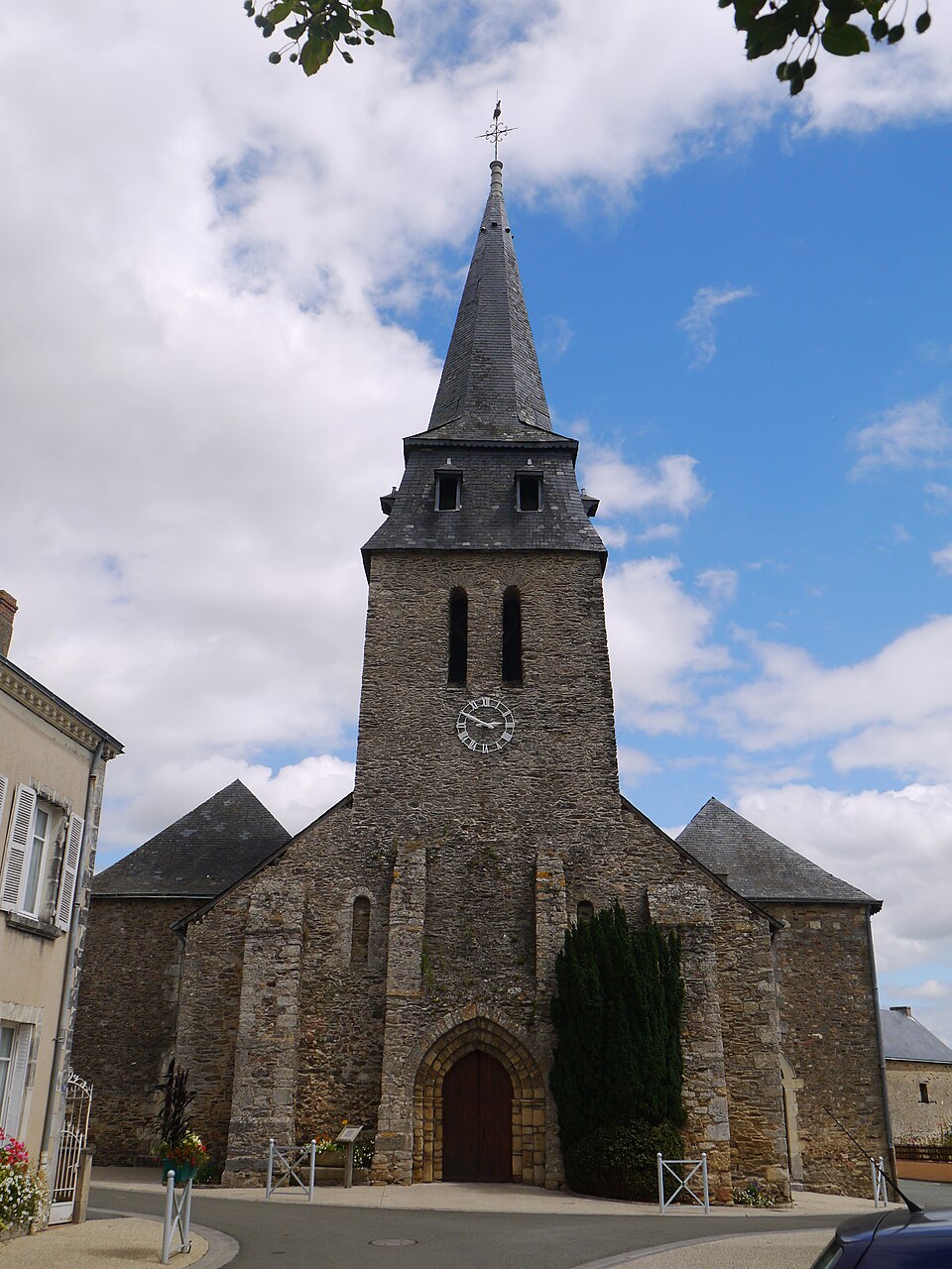 Bierné église Saint — Pierre