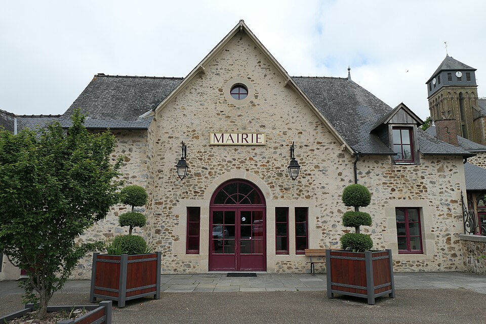 Chailland — mairie 01