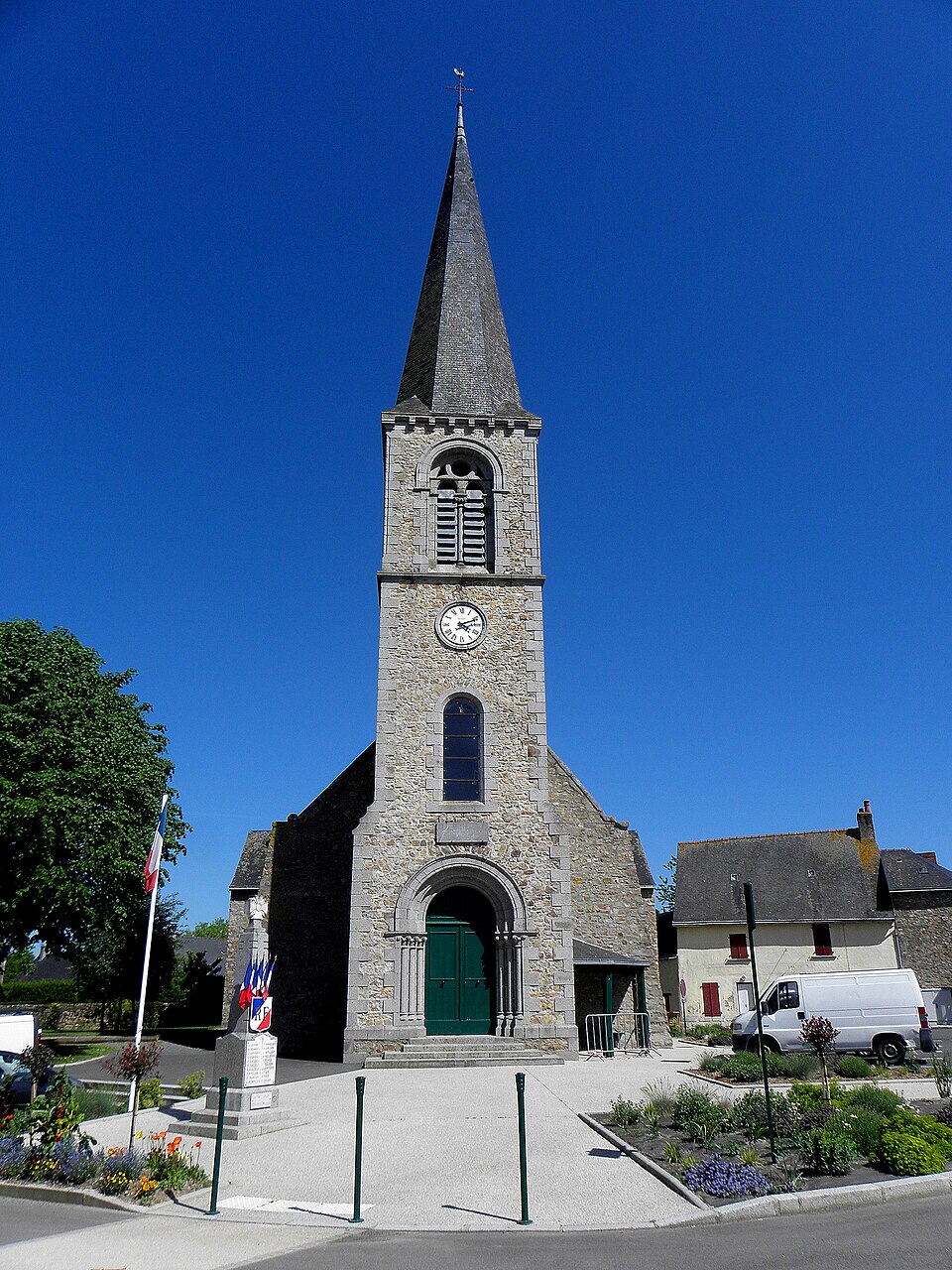 Châlons — du — Maine (53) Église 01