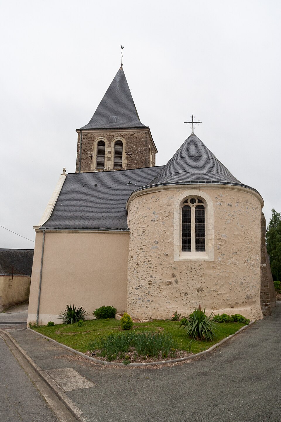 Cosmes — Église Saint — Pierre 01