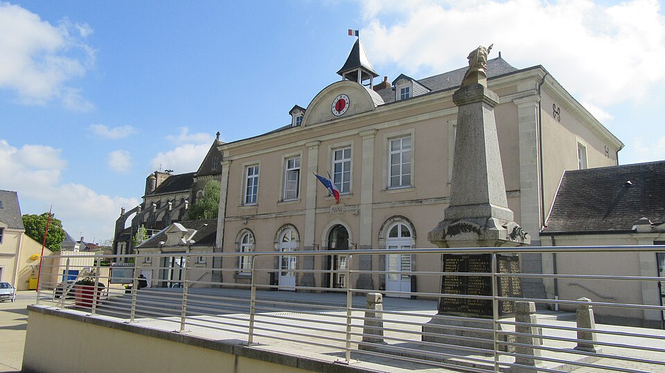 Cossé — le — Vivien F town hall