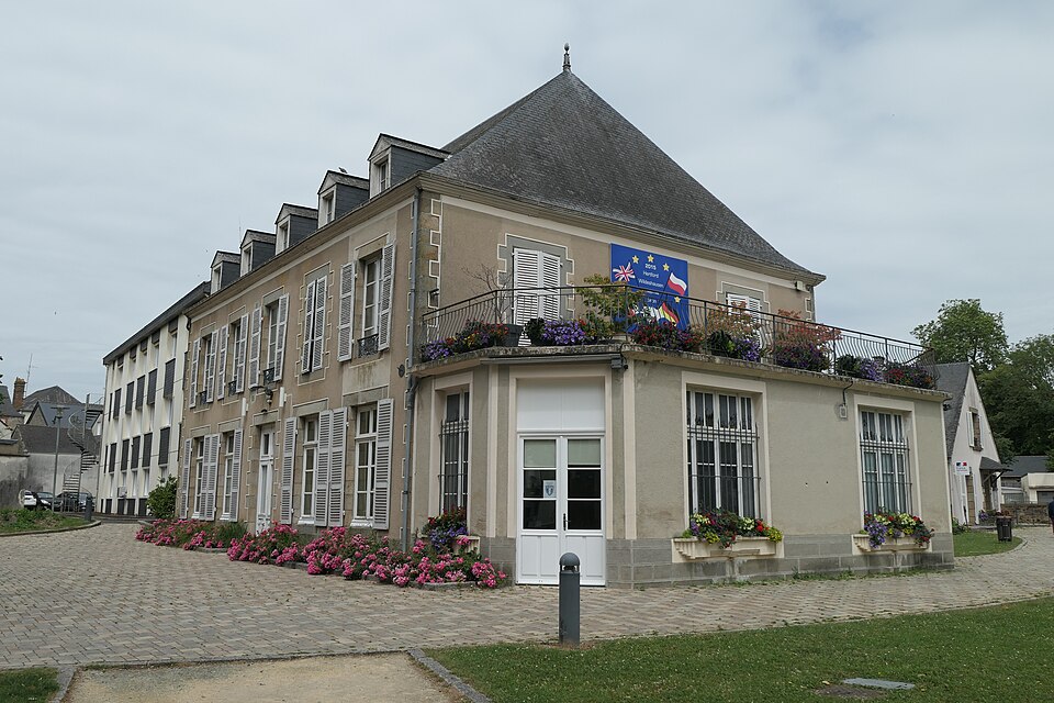 Évron — mairie 02