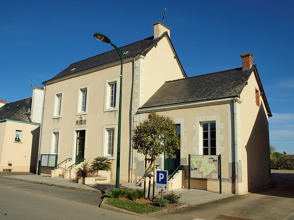 Fontaine — Couverte — FR — 53 — mairie — 02