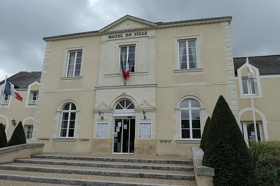 Montsûrs — mairie