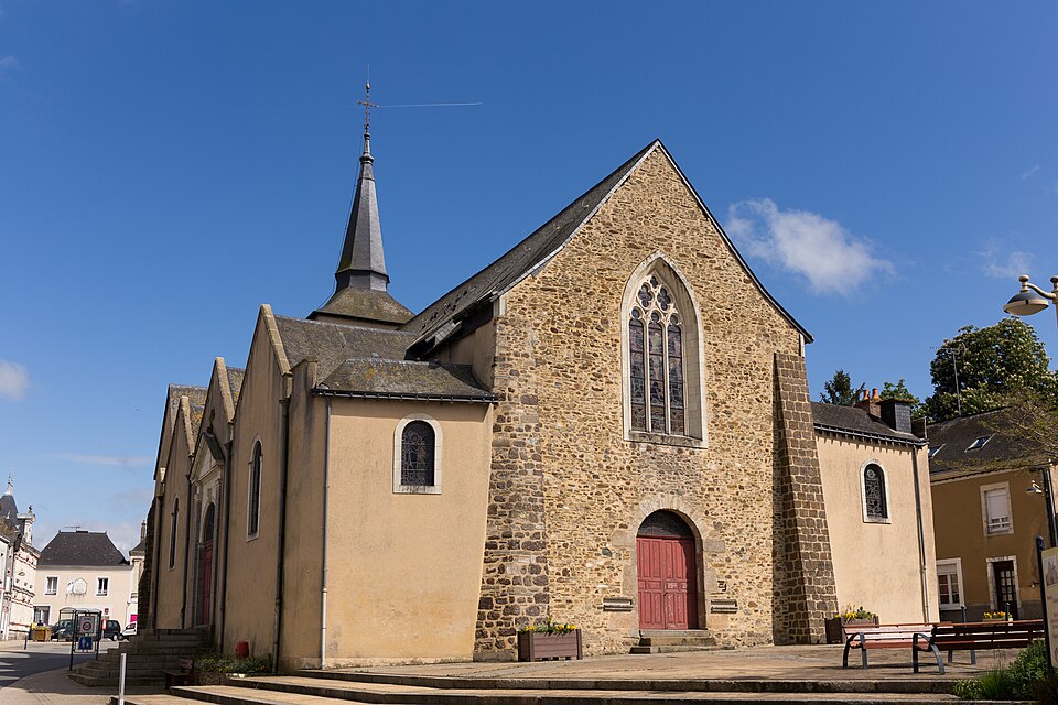 Quelaines — Saint — Gault — Église Saint — Gervais — et — Saint — Protais
