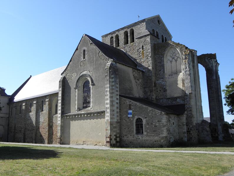 La Roë (53) Abbatiale Notre — Dame — et — Saint — Jean — l'Évangéliste — Extérieur — 04