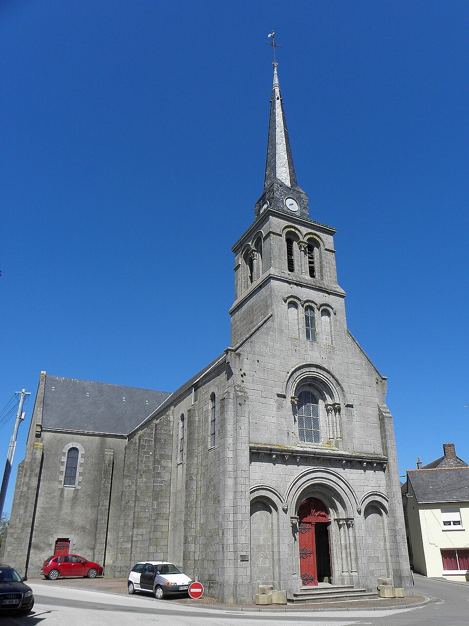 Sacé (53) Église Saint — Hippolyte 01