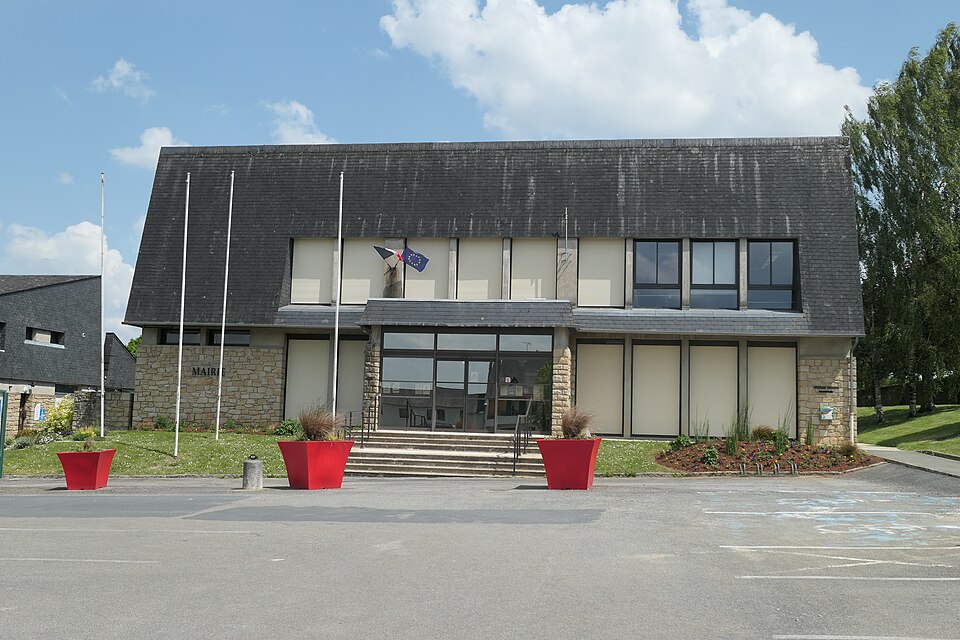Saint — Berthevin — mairie 01