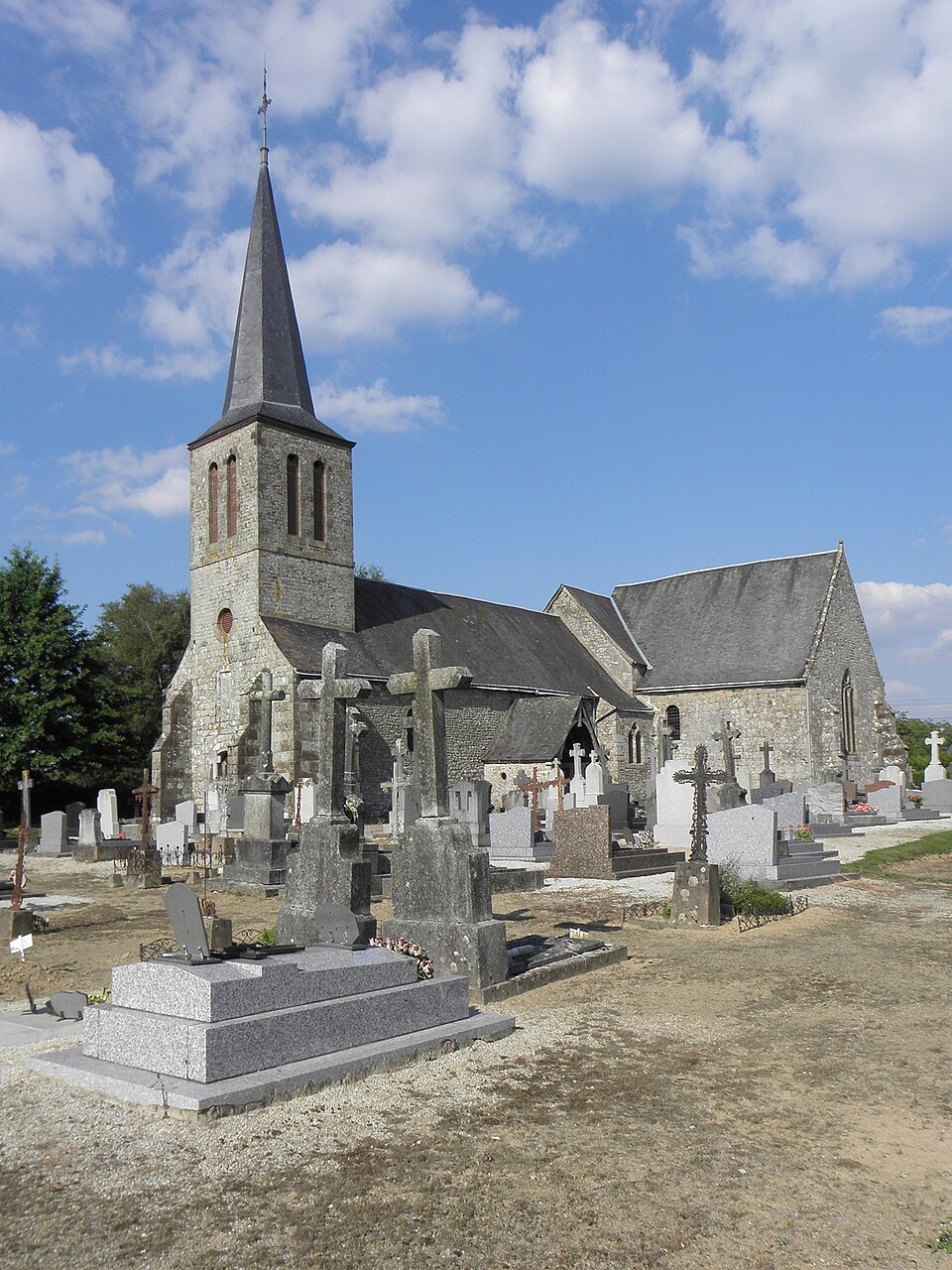 Saint — Berthevin — la — Tannière (53) Église 01