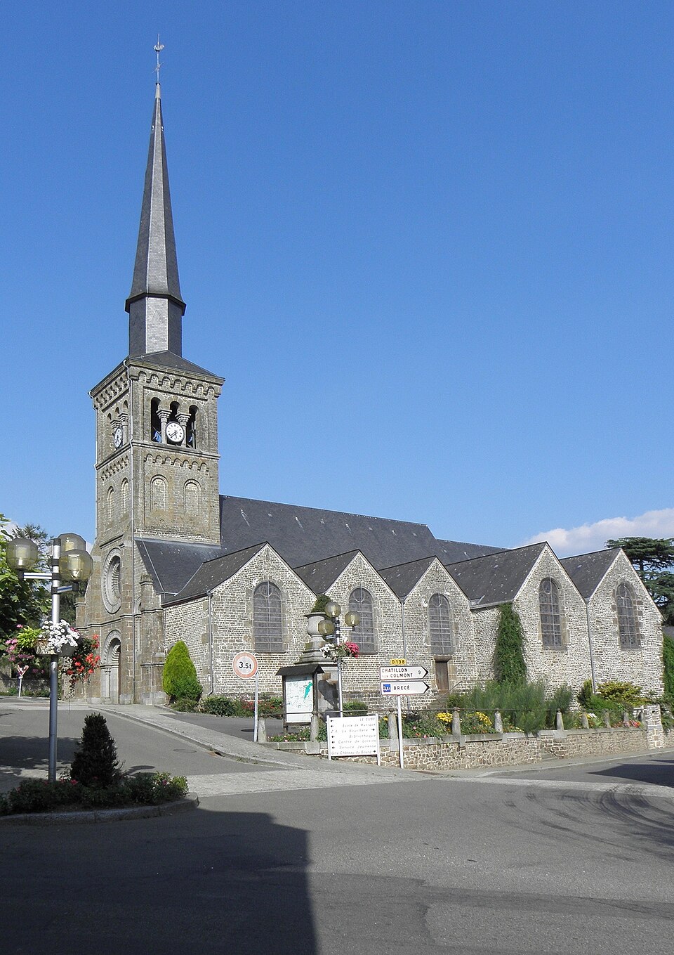 Saint — Denis — de — Gastines (53) Église 01