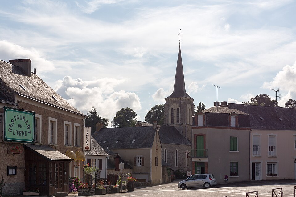 Saint — Jean — sur — Erve — bourg