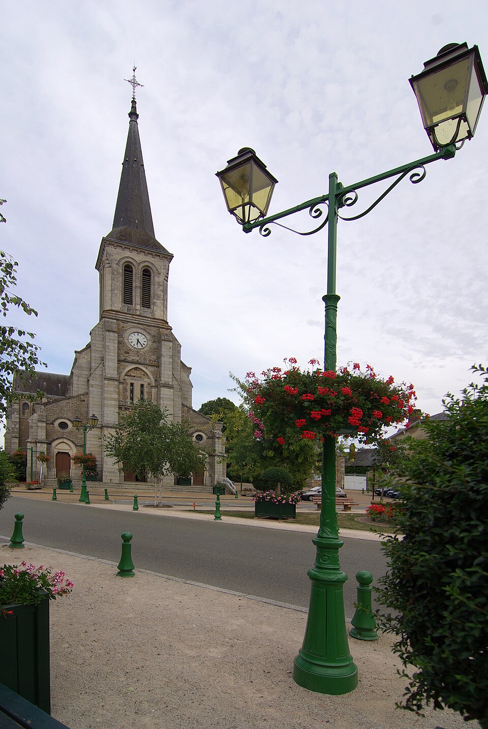 Saintpierredesnids eglise