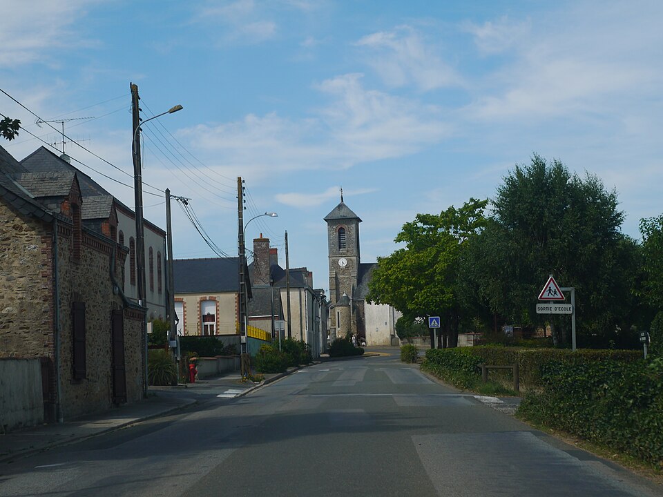 St Quentin — les — Anges entrée bourg