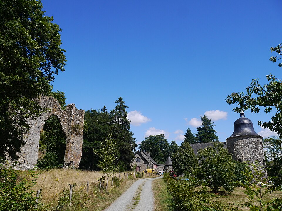 Saint — Thomas — de — Courceriers château vue d'ensemble