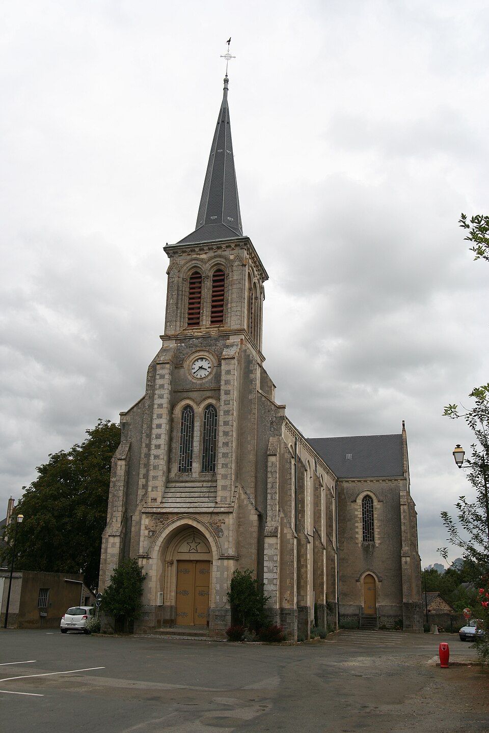 Soulgé — sur — Ouette — église Saint — Médard