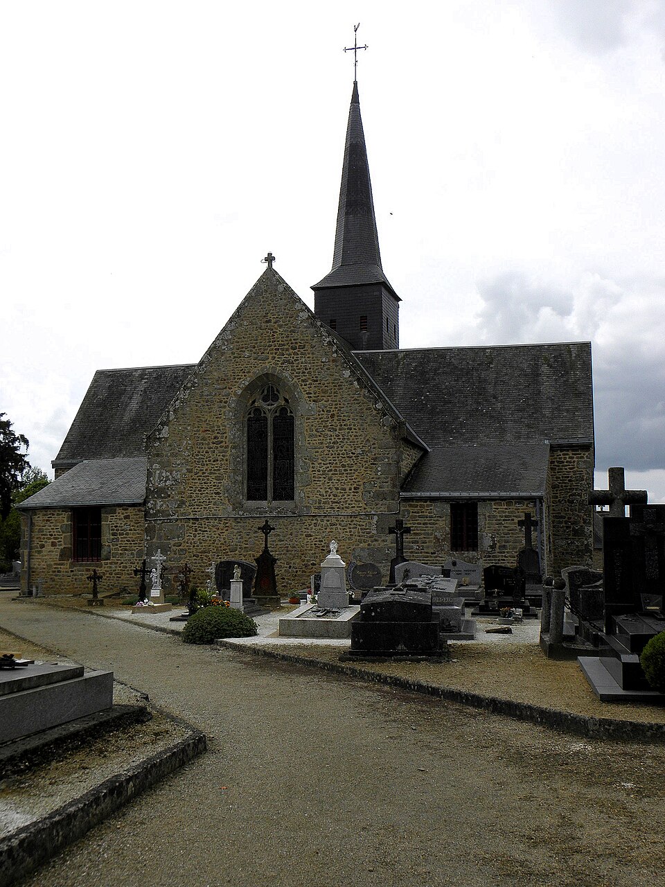 Vieuvy (53) Église 02