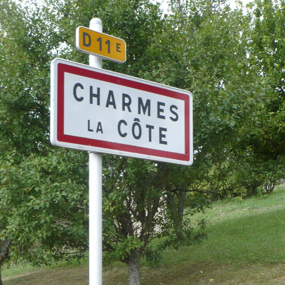 Panneau d'agglomeration de Charmes — la — Cote