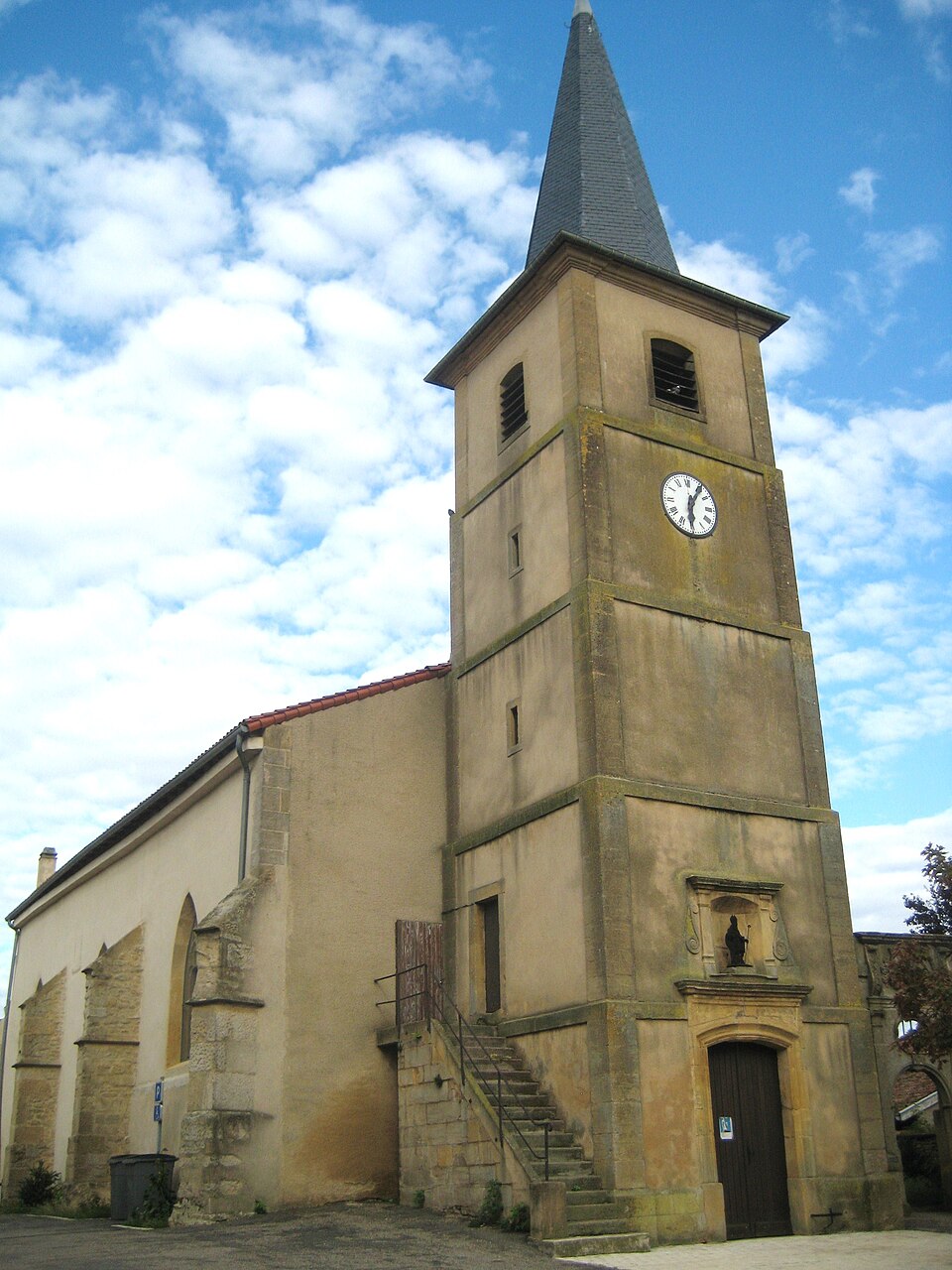 Église Saint — Martin de Hatrize (vue extérieure)