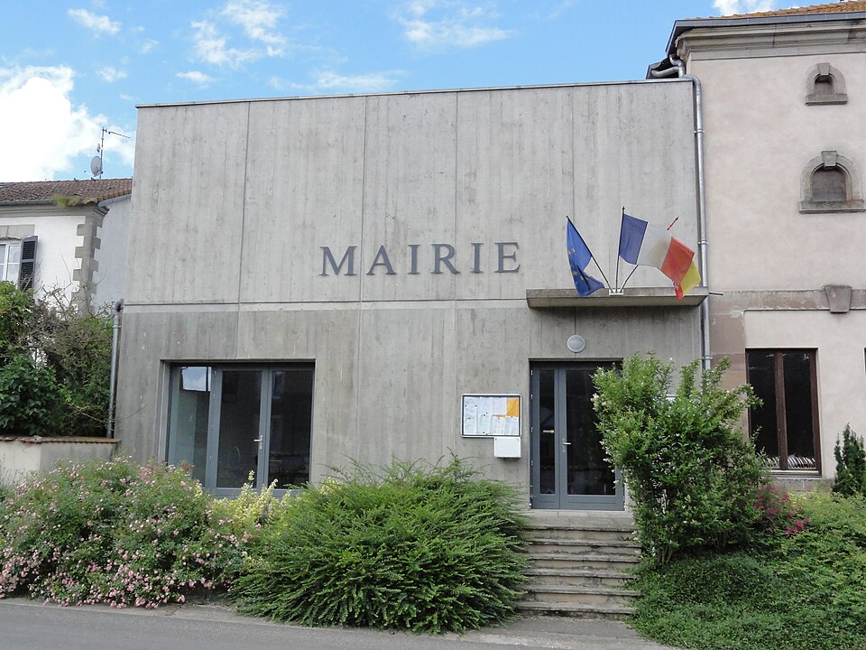 Hénamémil (M — et — M) mairie