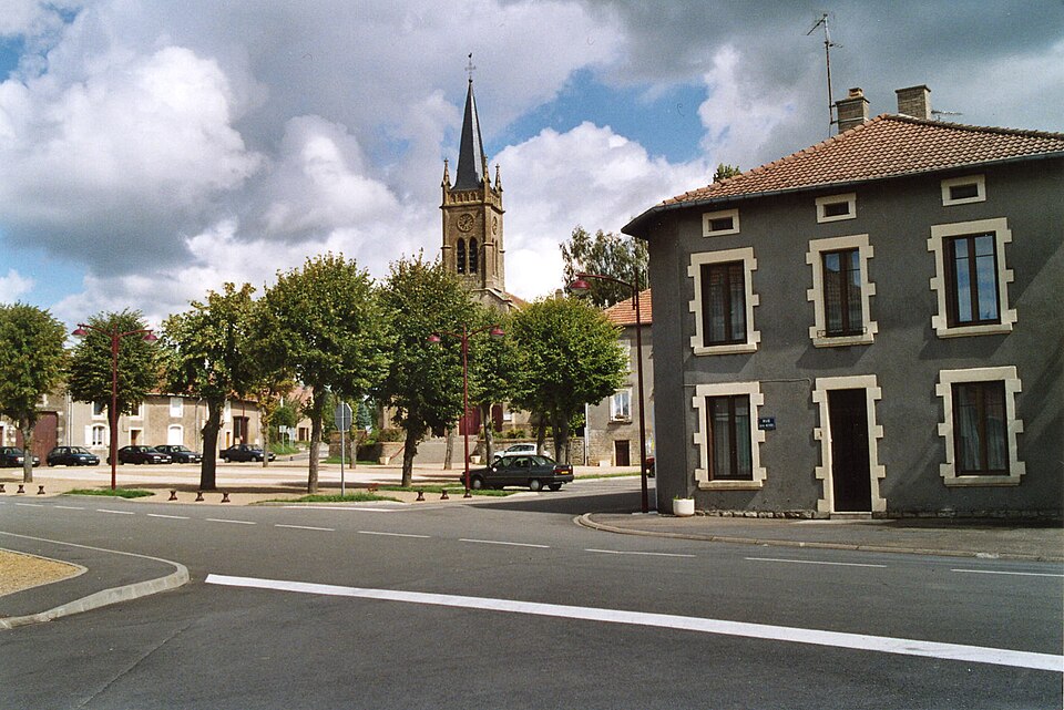 Landres — Place de l'église — 2005