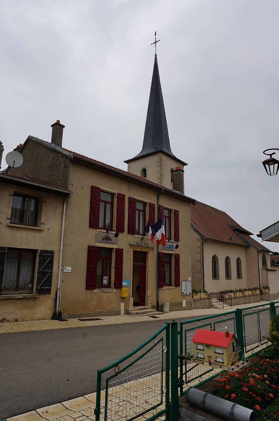 Mairie église 06693