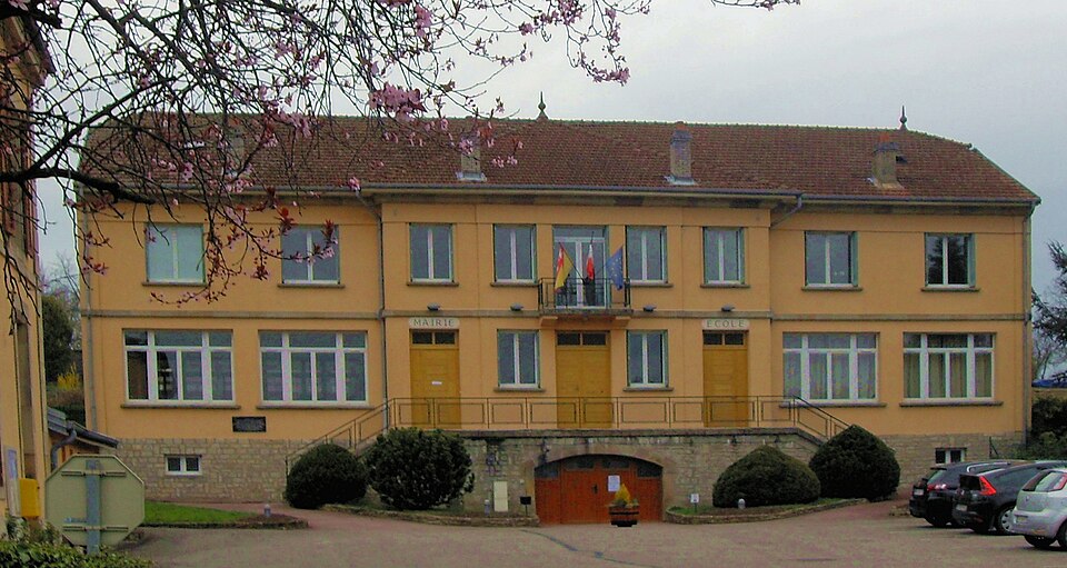 Neufmaisons, Mairie — école