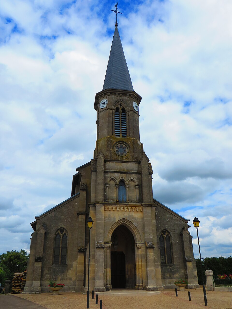 Ancemont L'église Saint — Jean — Baptiste