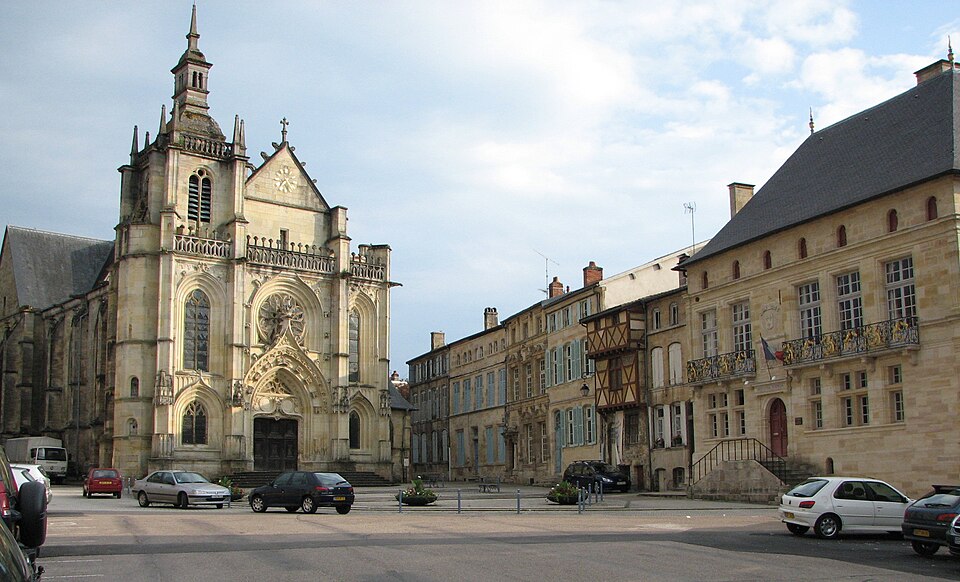 Bar — le — Duc Place Saint — Pierre