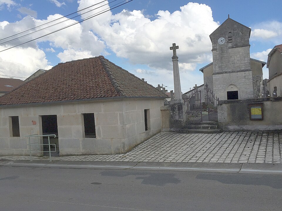 Eglise et lavoir de Frémeréville — sous — les — Côtes