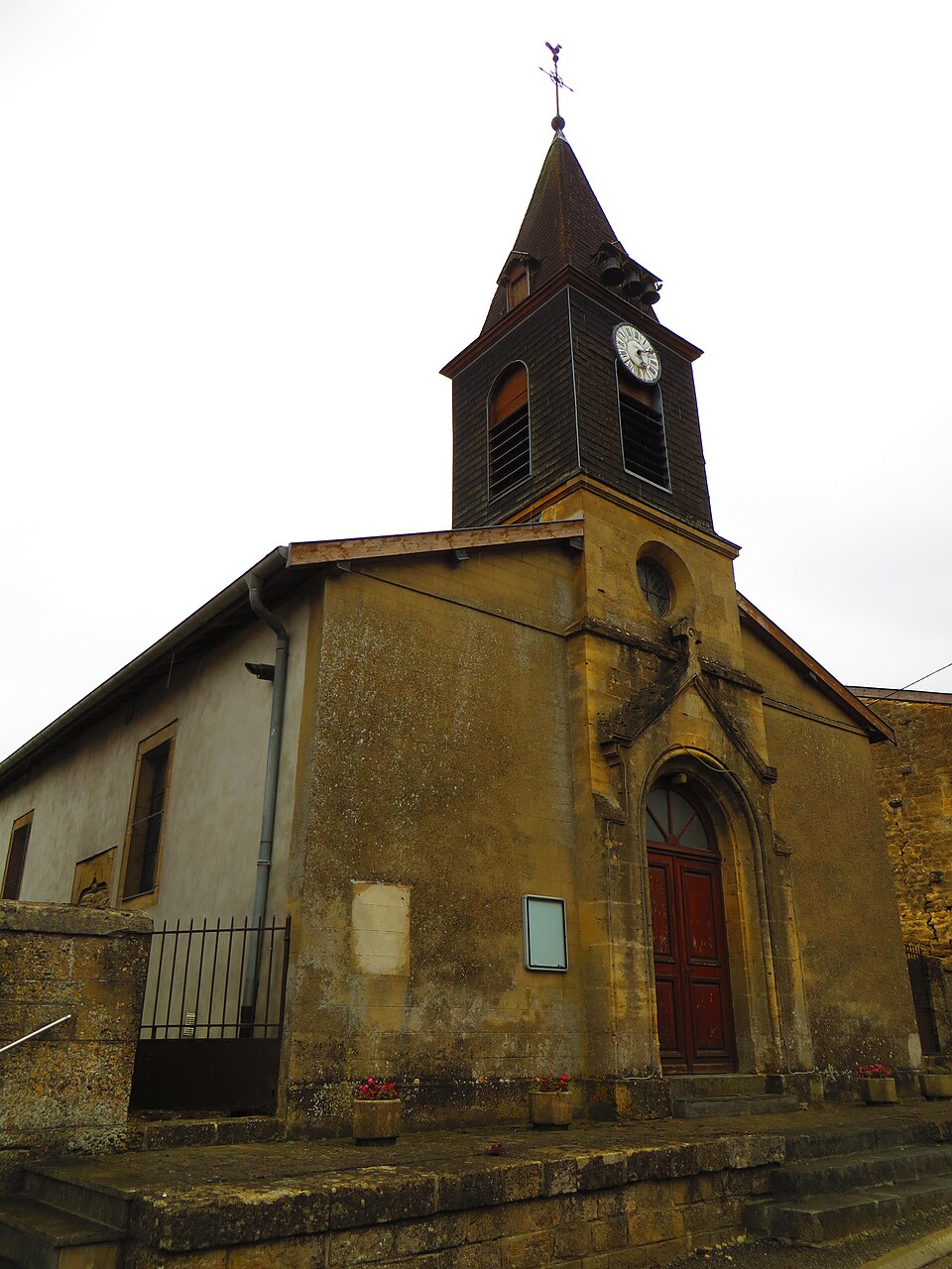 Han — lès — Juvigny L'église Saint — Jean — L'Évangéliste