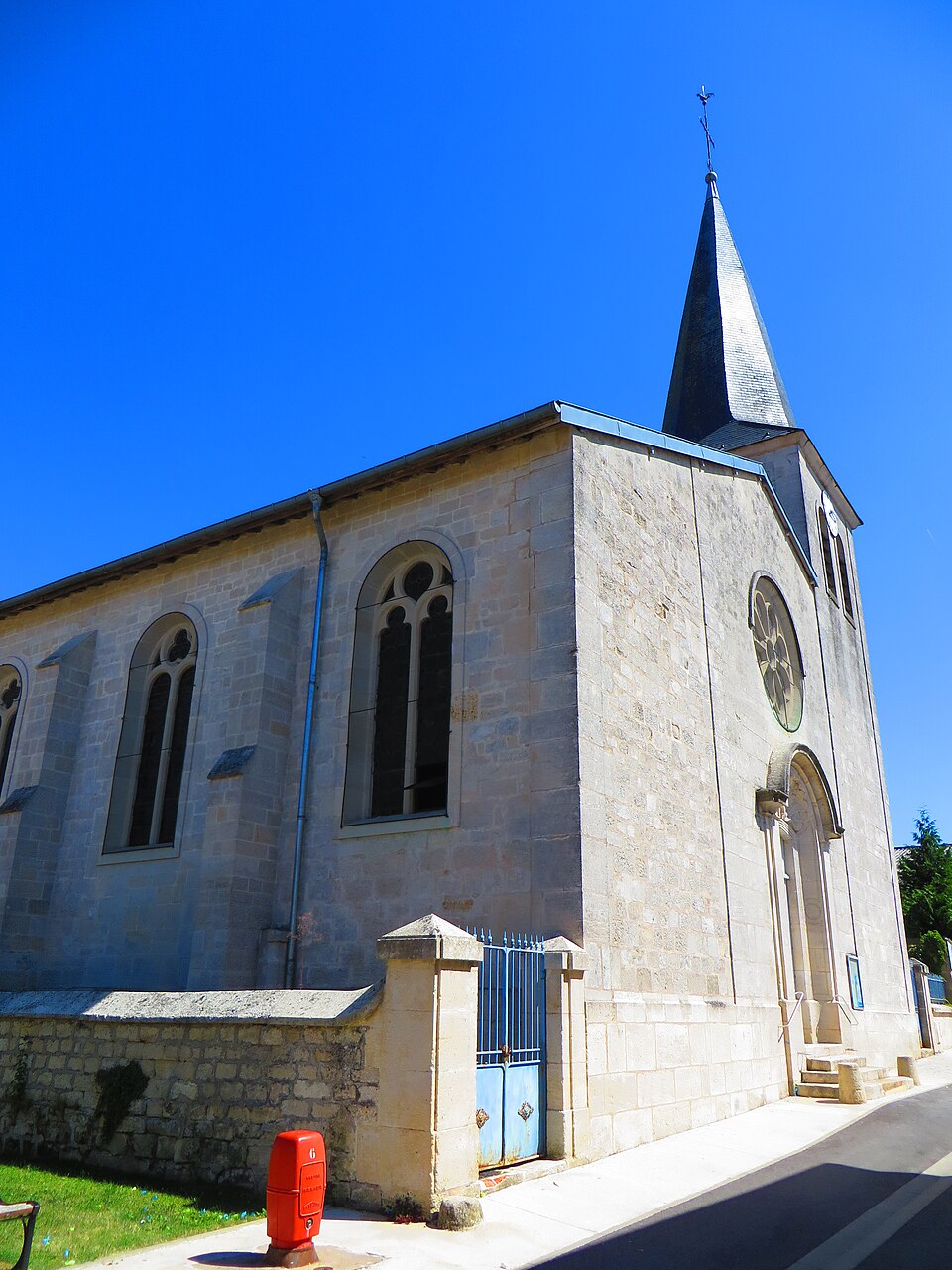 Haudainville L'église Saint — Symphorien