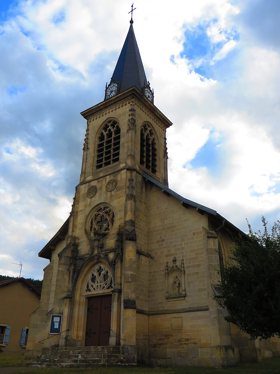 Herbeuville L'église Saint — Vanne