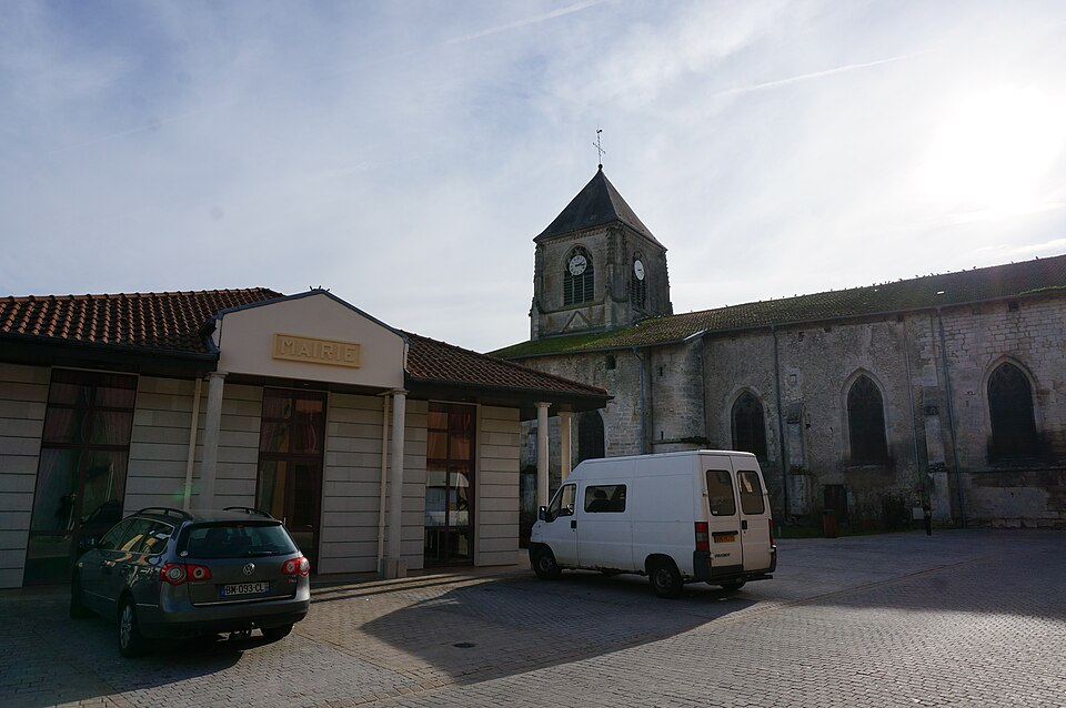 Mairie église 02156
