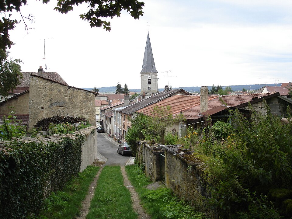 Rue du cimetière à Maxey — sur — Vaise