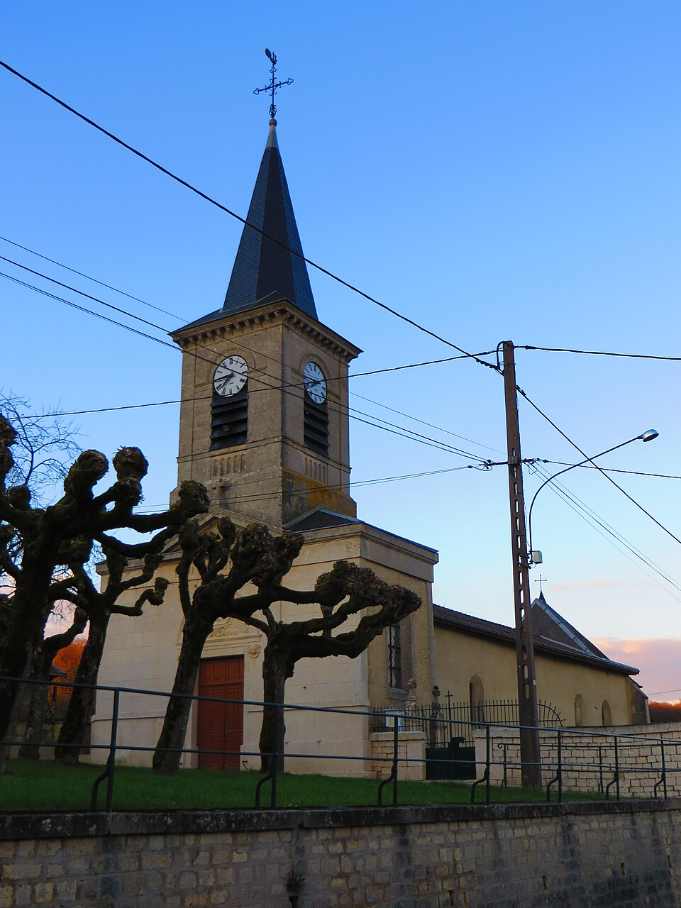 Ménil — aux — Bois L'église Saint — Vannes