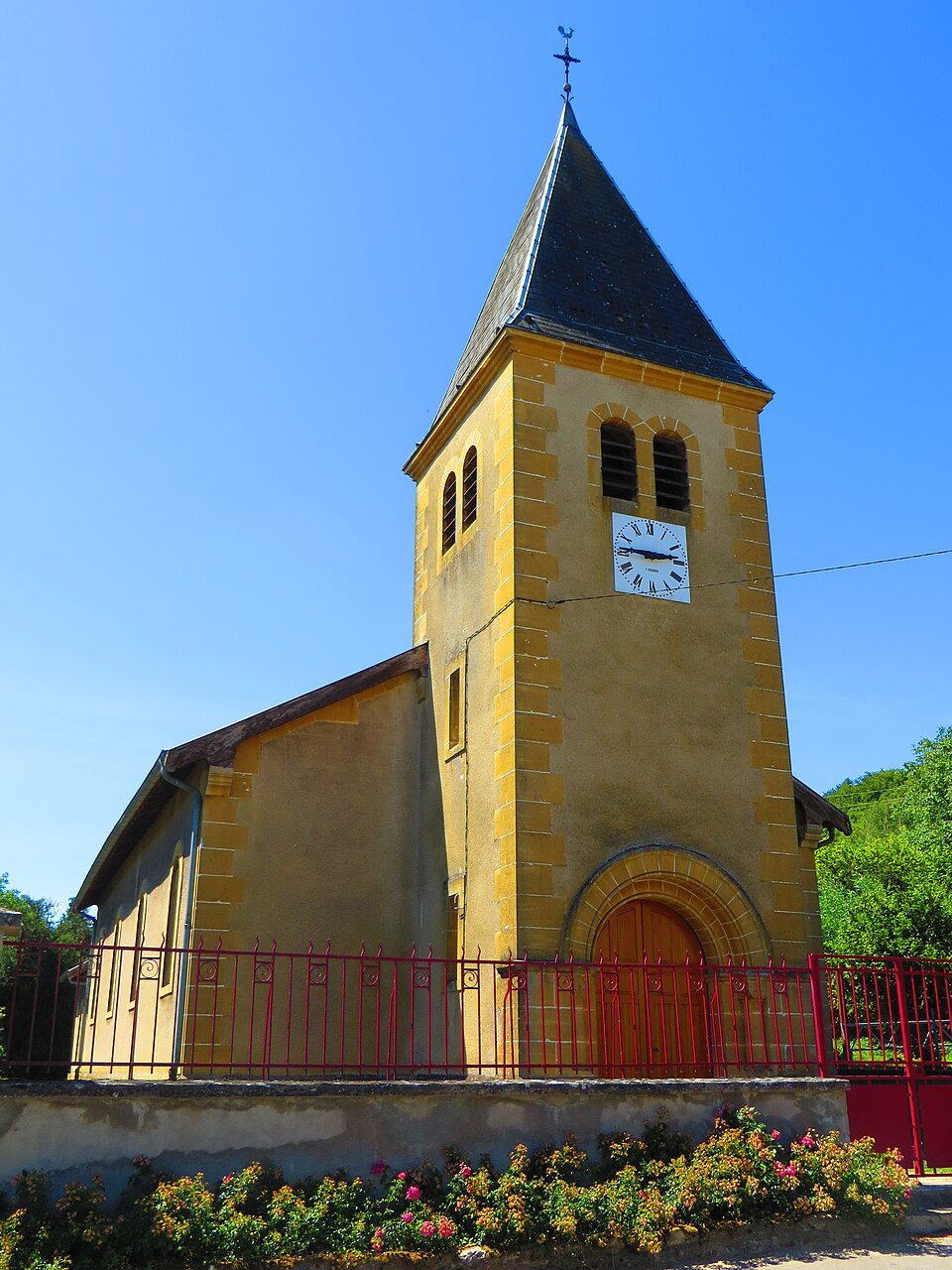 Moulainville L'église Saint — Pierre — ès — Liens