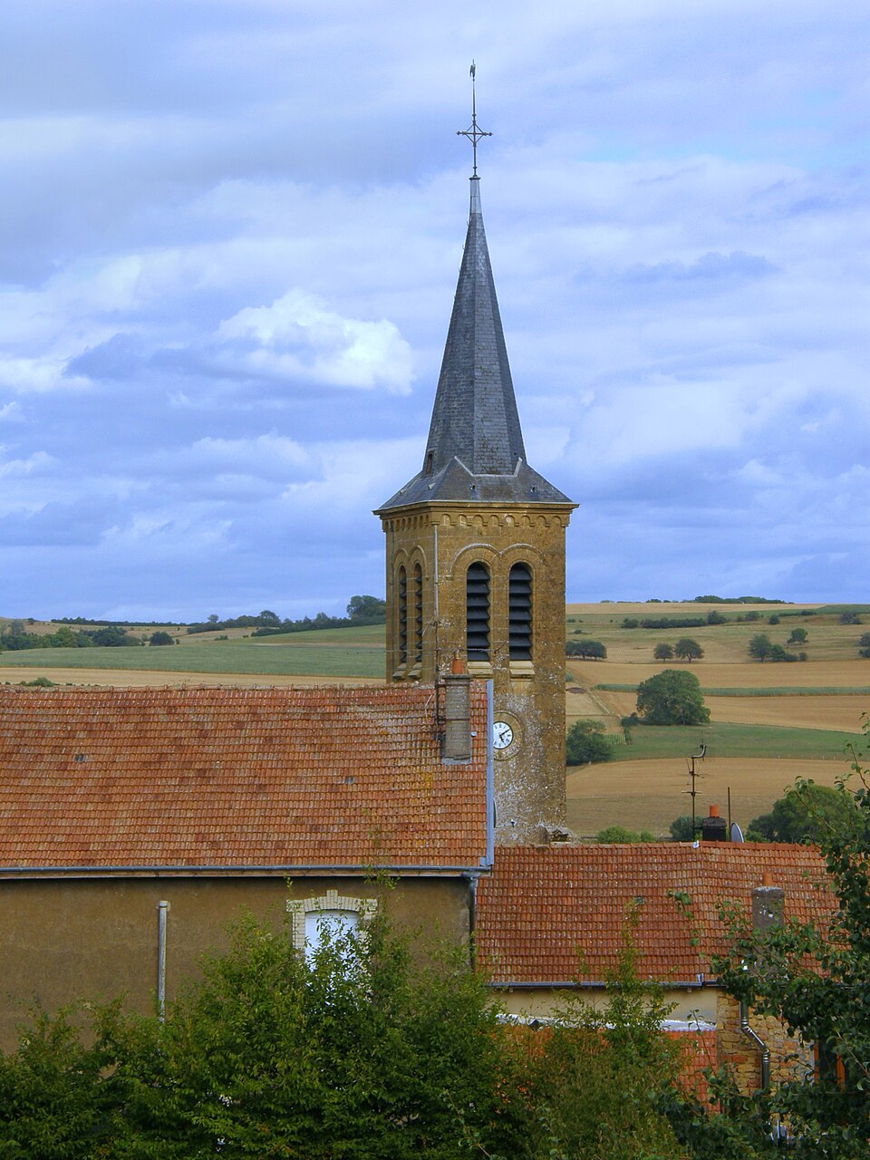 Olizy — sur — Chiers — tour de l'église St — Remi