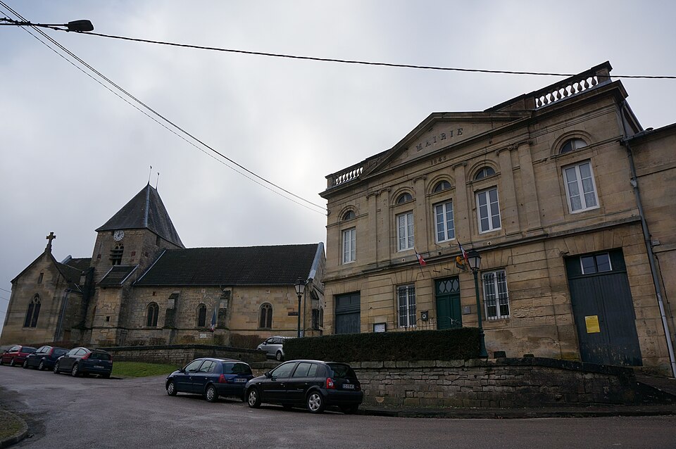 Mairie église 04586