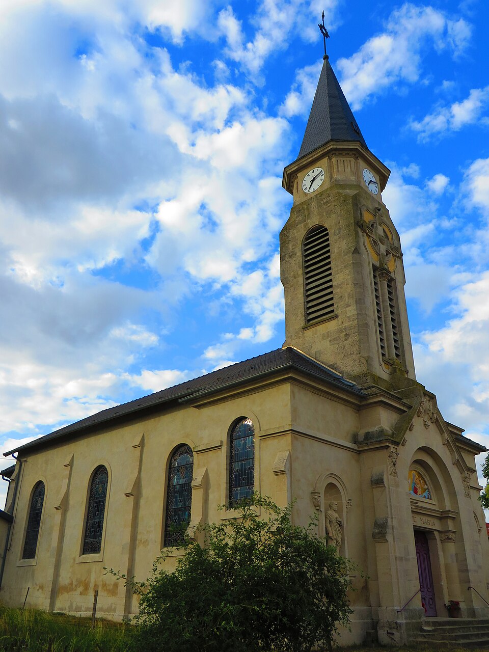 Saulx — lès — Champlon L'église de l'Assomption — de — la — Vierge