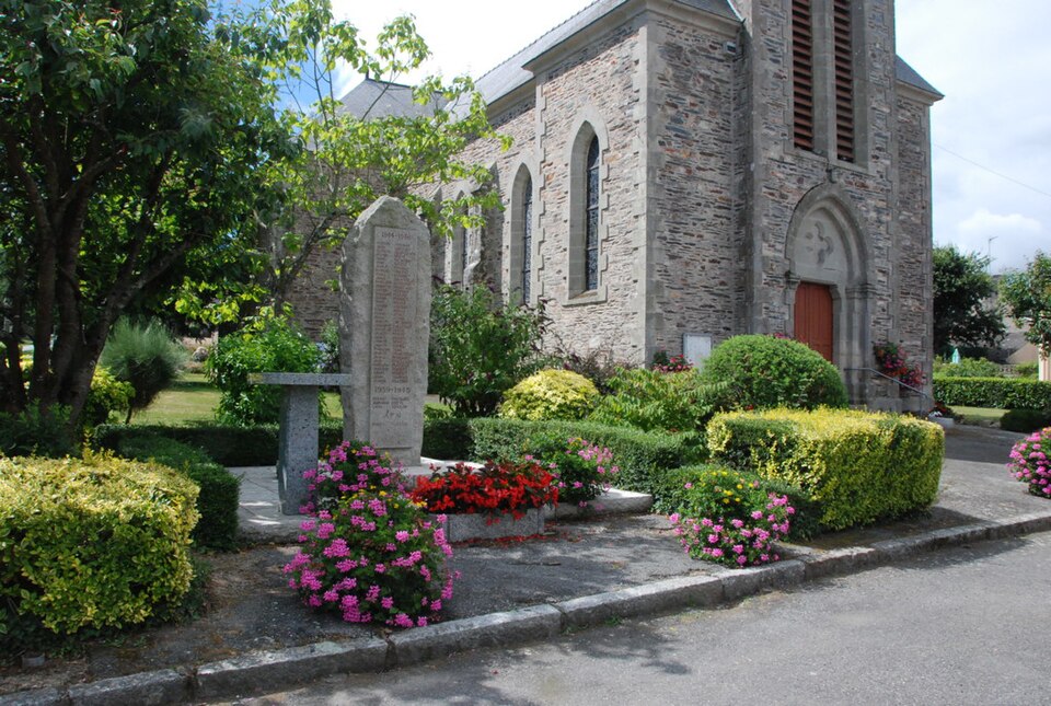 56 Cournon Monument aux morts