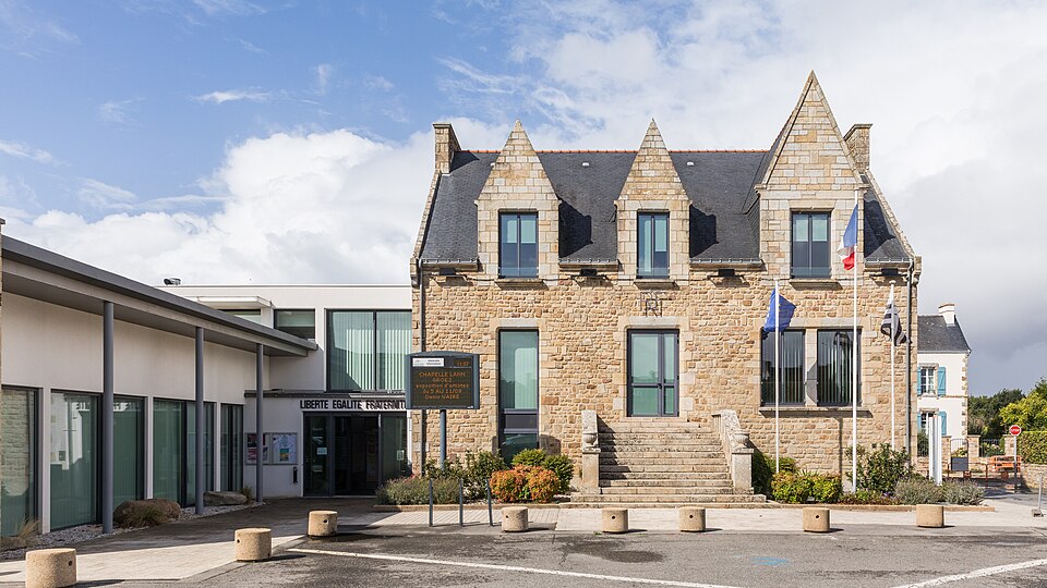 La mairie avec l'extension de Erdeven — 1966