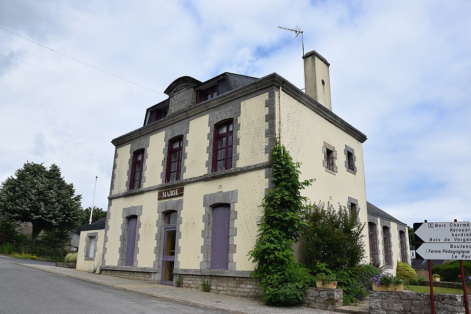 Le Guerno mairie 1