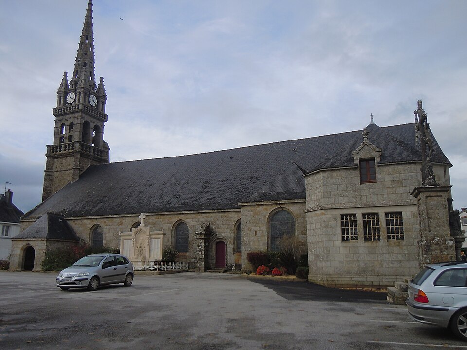 Guiscriff façade sud de l'eglise