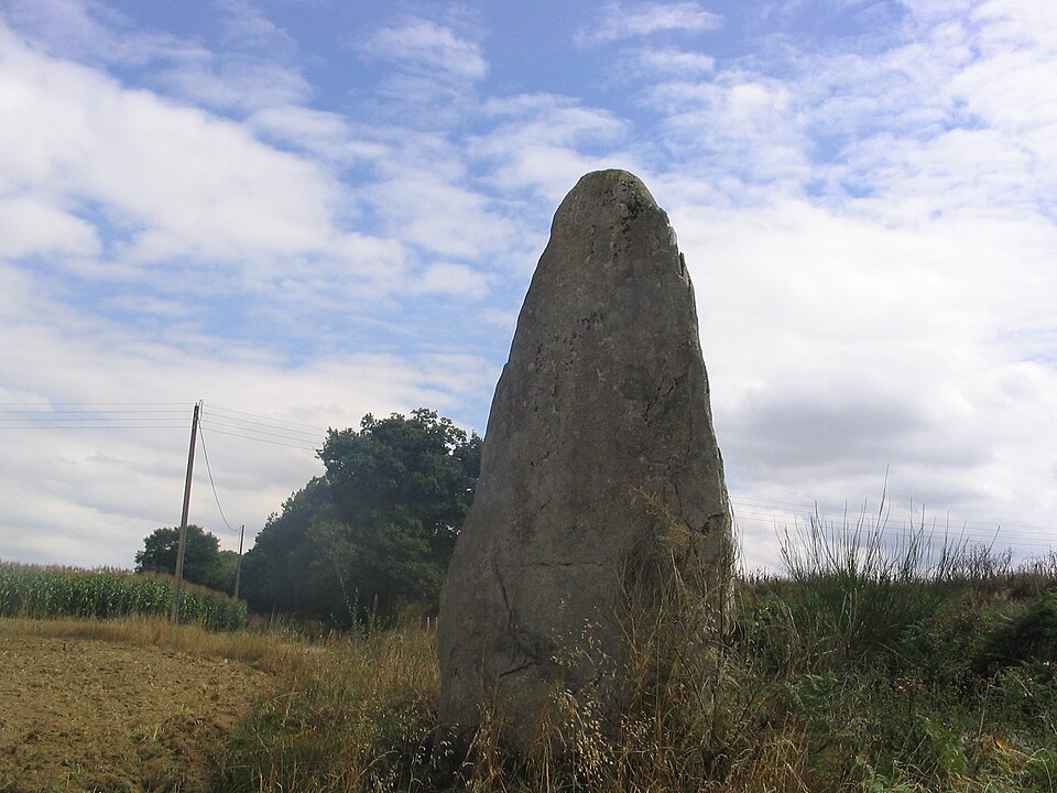 Menhir de camblot — Meneac